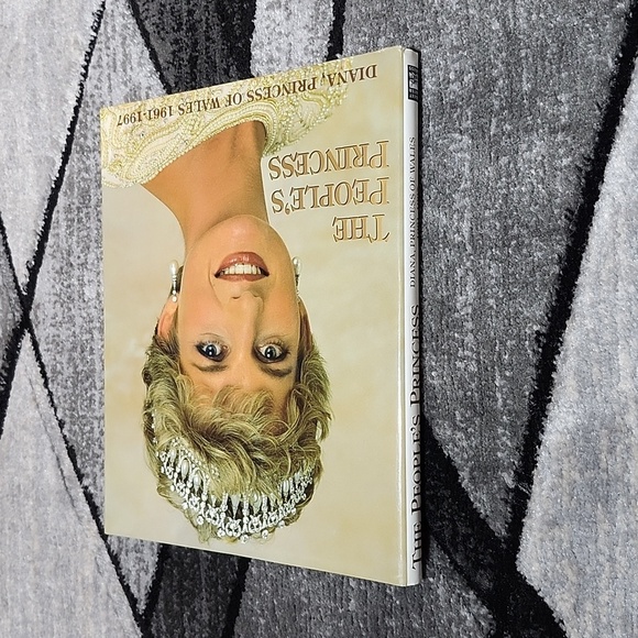 THE PEOPLE'S PRINCESS DIANA, PRINCESS OF WALES 1961-1997 HARDBACK BOOK - Picture 3 of 16